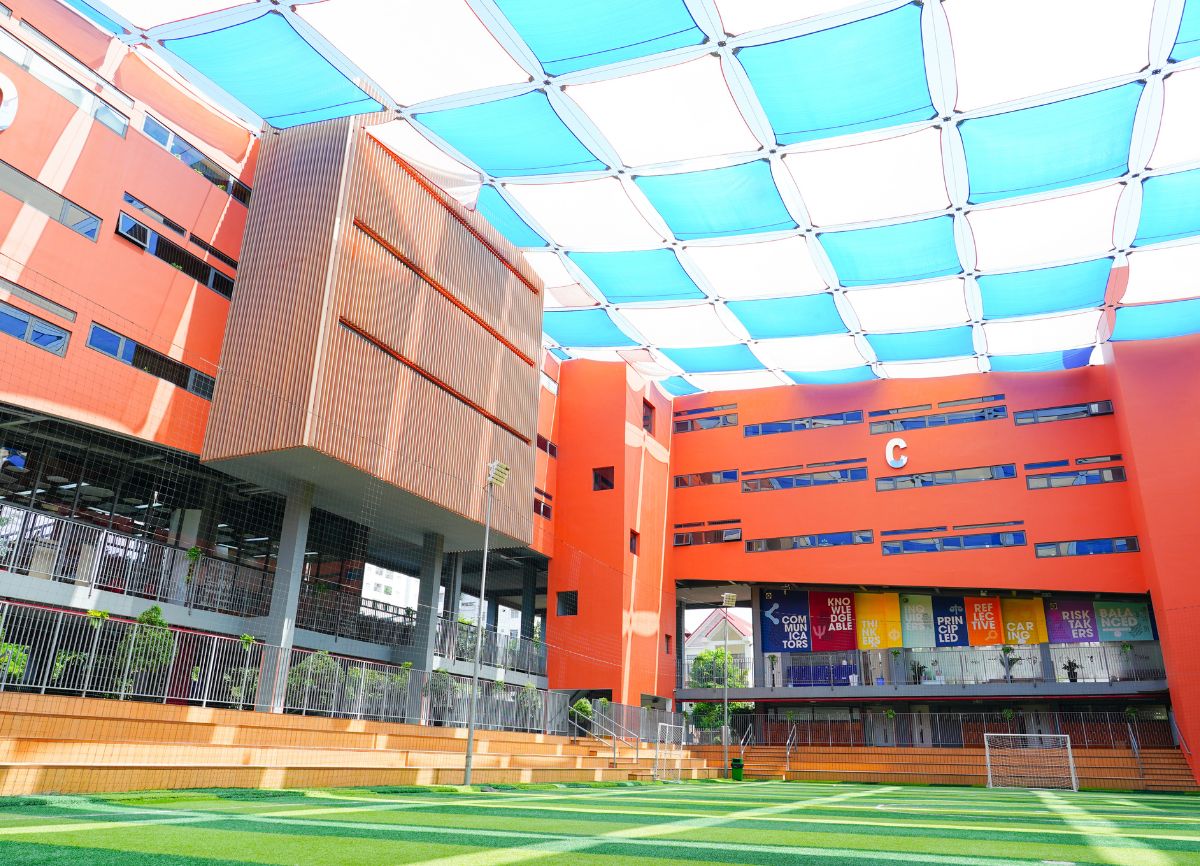Khuôn viên trường SNA